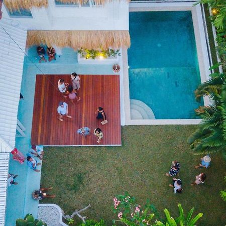 Guru Canggu Bagian luar foto